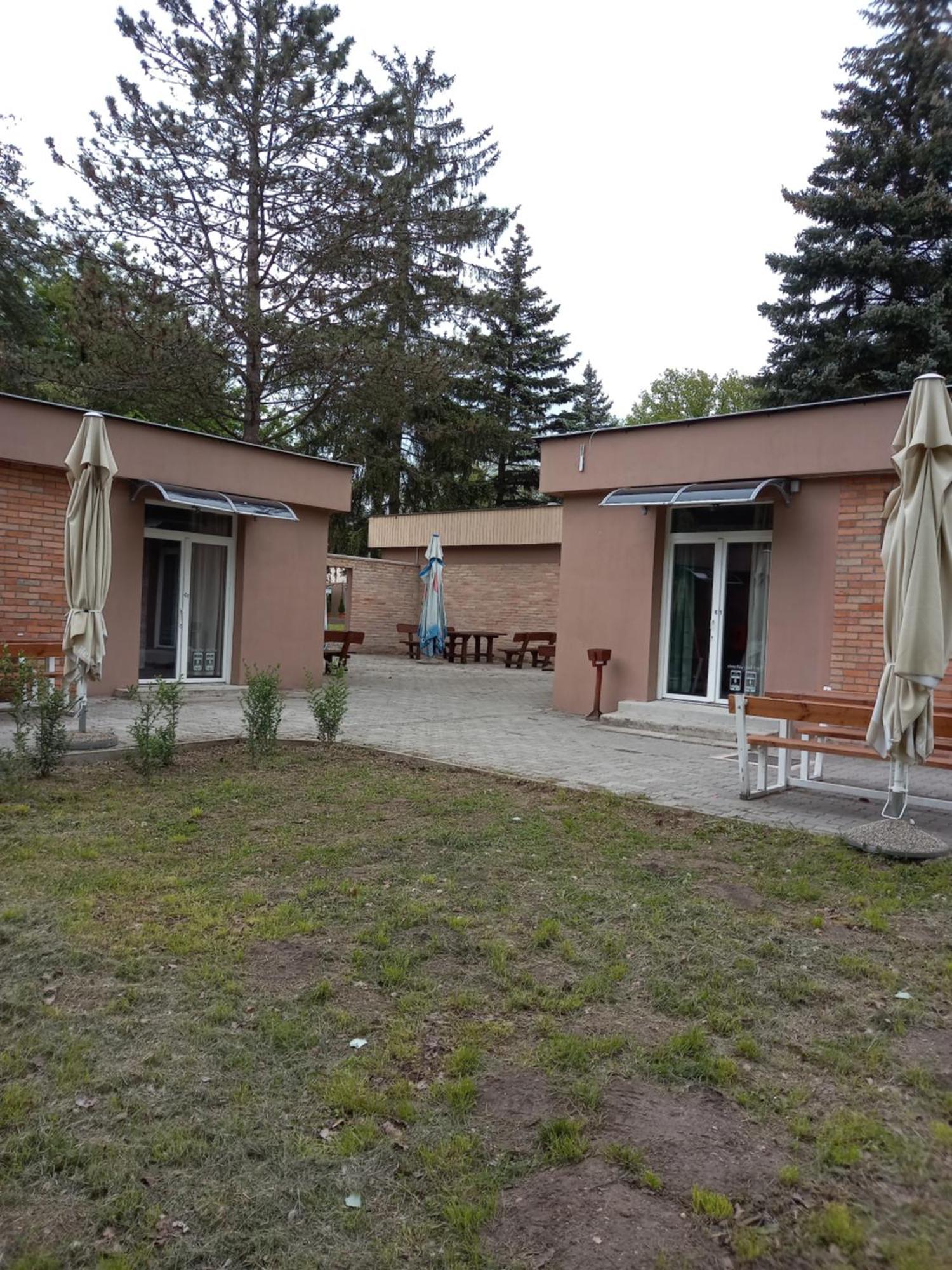 Oereg-To Youth Hostel Tata Luaran gambar